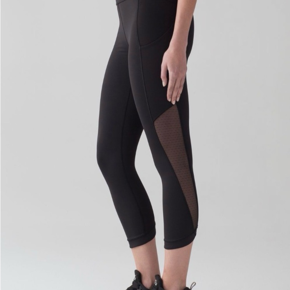 Lululemon Sole Training Crop black size 6